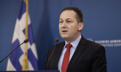 Υποχρεωτική χρήση μάσκας και στους εξωτερικούς χώρους των πλοίων