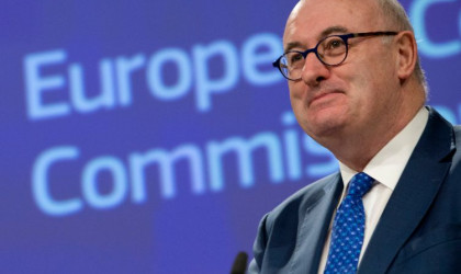 ΕΕ: Συγγνώμη από τον Επίτροπο Εμπορίου Χόγκαν για τη συμμετοχή του σε δείπνο λέσχης εν μέσω κορωνοϊού
