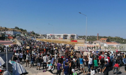 Ενταση στη Λέσβο, νέες διαδηλώσεις μεταναστών