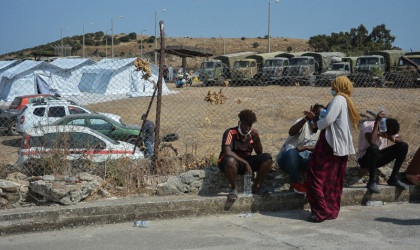 Ξεκίνησαν να μπαίνουν στον καταυλισμό του Καρά Τεπέ οι πρώτοι πρόσφυγες