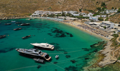 Μύκονος: «Λουκέτο» σε Nammos και «Skorpios» - Βρέθηκαν 13 κρούσματα