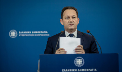 Πέτσας: Δεν αποκλείουμε νέο lockdown