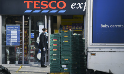 Βρετανία: Ξανά με περιορισμούς τα ψώνια στα σούπερ μάρκετ