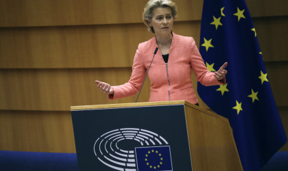 Φον ντερ Λάιεν: «Θετικό βήμα η αποχώρηση των τουρκικών πλοίων»