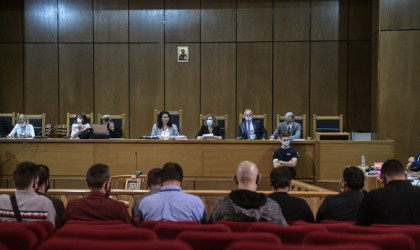 Δίκη Χρυσής Αυγής: Αυλαία με τη μάχη για αναστολές