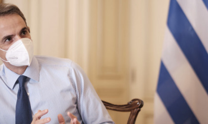 Τηλεδιάσκεψη σήμερα στο Μαξίμου για το σχέδιο εμβολιασμού