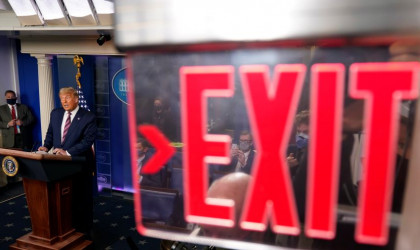 Συνεχίζεται το θρίλερ στις ΗΠΑ - Καταγγέλλει νοθεία ο Τραμπ