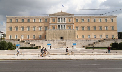 Γραφείο Προϋπολογισμού: Συστάσεις και διαπιστώσεις για τη ζημιά του νέου lockdown