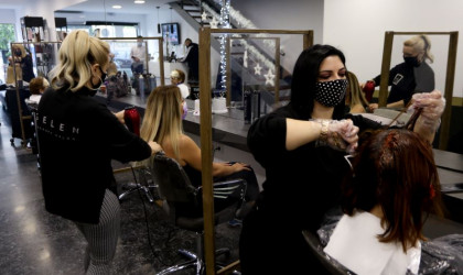 «Πρεμιέρα» σήμερα για βιβλιοπωλεία, κομμωτήρια και ΚΤΕΟ