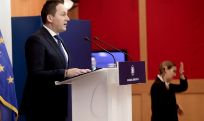 Ανοίγουν αύριο υπηρεσίες νυχιών - Ρεβεγιόν με απαγόρευση κυκλοφορίας