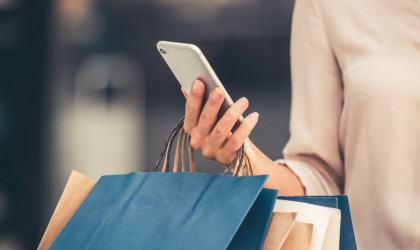 Μέσω του mobilefees.gov.gr οι αιτήσεις για την απαλλαγή των νέων από τα τέλη κινητής και καρτοκινητής 