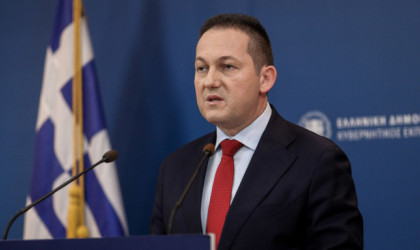 Πέτσας: Πολύ δύσκολο να επιτραπούν μετακινήσεις από νομό σε νομό