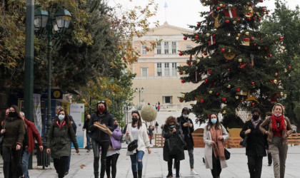 Τί SMS θα στείλουμε για τα τραπέζια Χριστουγέννων και Πρωτοχρονιάς