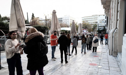 Προαιρετική λειτουργία των καταστημάτων με click away την Κυριακή