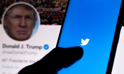 Διχάζει η απόφαση του Twitter να «σβήσει» τους ακολούθους του Τραμπ