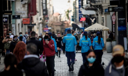 Εισήγηση λοιμωξιολόγων: Με ραντεβού και click away οι αγορές