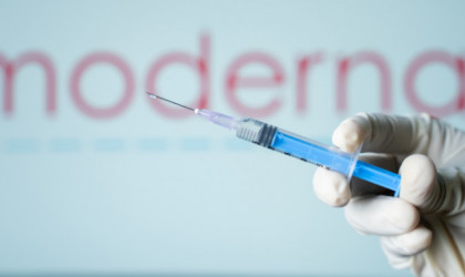 Η Moderna αναθεωρεί πτωτικά την πρόβλεψή της για τις πωλήσεις του εμβολίου το 2021