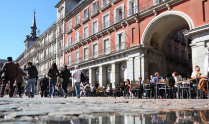 Η Μαδρίτη θα ζητεί αρνητικό μοριακό τεστ για COVID στις χερσαίες αφίξεις από τη Γαλλία