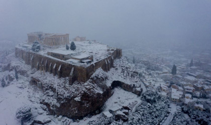 Χιόνια σε όλη την Αττική - Προβλήματα στις μετακινήσεις