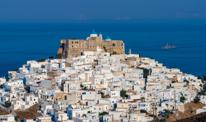 Der Spiegel για τα μικρά ελληνικά νησιά: «Ήλιος, θάλασσα και χωρίς Covid»
