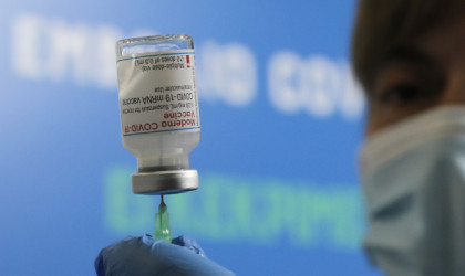 Ερευνα του BBC: Εμβόλια, διαβατήρια εμβολιασμού και ψεύτικα αρνητικά τεστ στο dark web