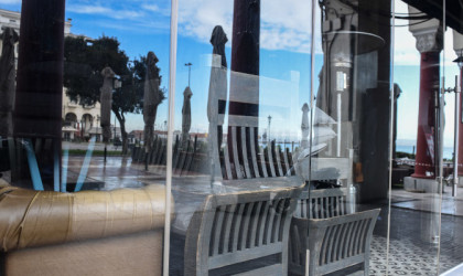Μεγάλο πλήγμα στις επιχειρήσεις εστίασης και καταλυμάτων - Πόσες απώλειες είχαν 