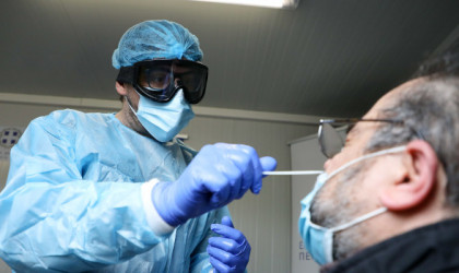Ερευνα: Ένας στους δέκα 20άρηδες που πέρασαν Covid-19, κινδυνεύει να κολλήσει ξανά κορωνοϊό