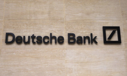 H Deutsche Bank ανακοίνωσε ότι δεν αποσύρεται πλήρως από τη Ρωσία