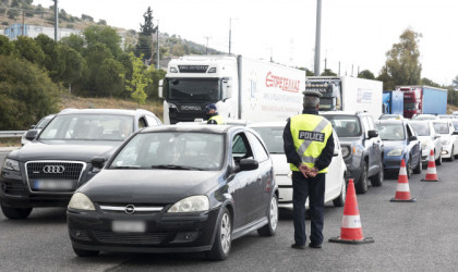 Αισθητά μειωμένη η έξοδος των οχημάτων από τα διόδια Ελευσίνας