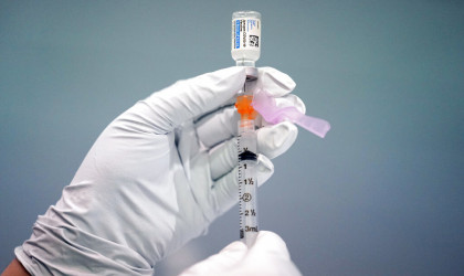 Κορωνοϊός: Δύο δισεκατομμύρια δόσεις εμβολίων έχουν χορηγηθεί σε όλο τον κόσμο