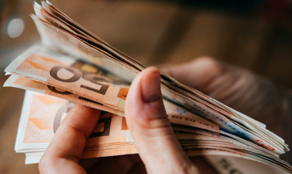 Δώρο Πάσχα: Καταβάλλεται σήμερα σε όσους ήταν σε αναστολή