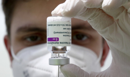 Μετάλλαξη Δέλτα: «Μπορεί να μεταδοθεί και από πλήρως εμβολιασμένους»