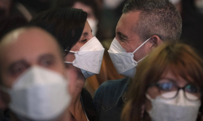 Οι Ισπανοί γιορτάζουν με φιέστες «ελευθερίας» το τέλος του μέτρου της απαγόρευσης της κυκλοφορίας