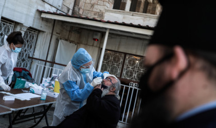 Μαζικά τεστ για κορωνοϊό στη Μητρόπολη Πειραιώς