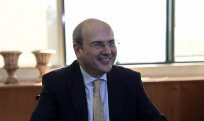 Χατζηδάκης για την αύξηση του κατώτατου μισθού: «Με μέρισμα ανάπτυξης απαντάμε στα παχιά λόγια του ΣΥΡΙΖΑ»