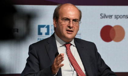 Χατζηδάκης: Προανήγγειλε τον ερχομό της ψηφιακής κάρτας εργασίας