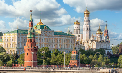 Η Ρωσία σχεδιάζει κολοσσιαία αύξηση στις αμυντικές της δαπάνες για το 2024, σύμφωνα με το Bloomberg