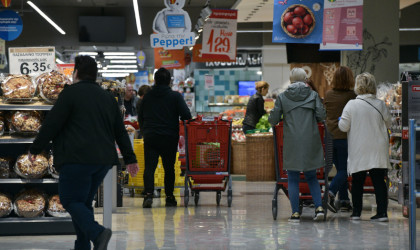 Αγίου Πνεύματος: Πώς λειτουργούν σήμερα τα καταστήματα