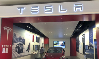 Tesla: Ετήσια αύξηση 35% κατέγραψαν οι παραδόσεις οχημάτων από το εργοστάσιο στη Σαγκάη
