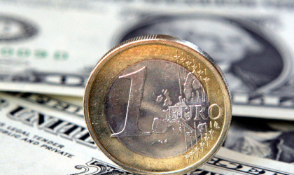 Συνάλλαγμα: Το ευρώ ενισχύεται 0,05%, στα 1,0520 δολάρια