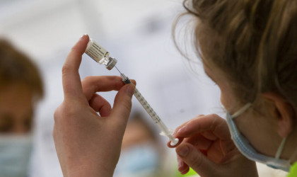 CDC: Ποιο εμβόλιο είναι πιο αποτελεσματικό κατά της νοσηλείας λόγω COVID-19