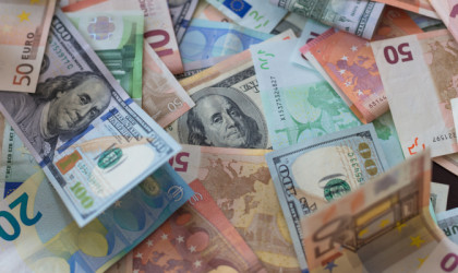 Συνάλλαγμα: Το ευρώ υποχωρεί 0,05%, στα 1,0589 δολάρια