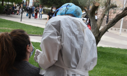 Κορωνοϊός: 2.489 νέα κρούσματα, 70 θάνατοι, 707 οι διασωληνωμένοι