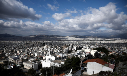 ΤτΕ: Η αύξηση των επιτοκίων προκαλεί κινδύνους στην αποπληρωμή των στεγαστικών δανείων 