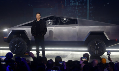 Μασκ: Τα νέα εργοστάσια της Tesla χάνουν δισεκατομμύρια δολάρια