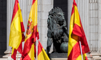 Ισπανία: Σχεδιάζει αύξηση μισθού 2% για όλους τους δημόσιους υπαλλήλους 