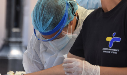 Κορωνοϊός: 23 νέοι θάνατοι, 102 διασωληνωμένοι, 9.360 κρούσματα