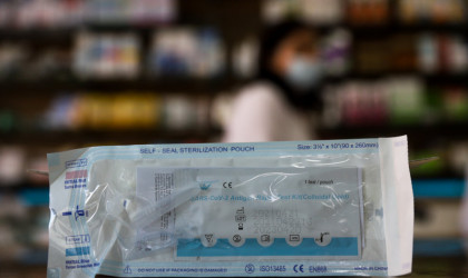 Από σήμερα η διάθεση self-test για μαθητές και εμβολιασμένους εκπαιδευτικούς από τα φαρμακεία