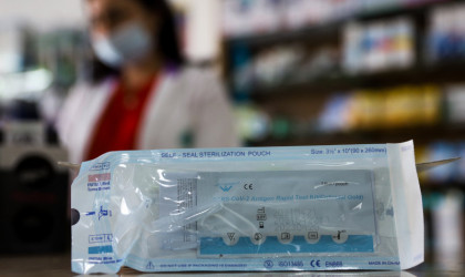 Από αύριο η διάθεση self-test για μαθητές και εμβολιασμένους εκπαιδευτικούς από τα φαρμακεία