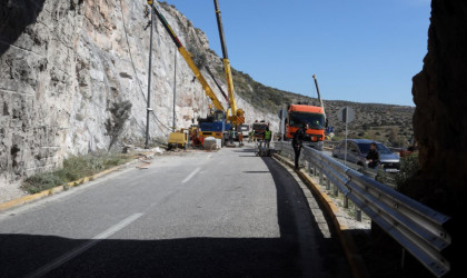 Εργασίες βελτίωσης της οδικής ασφάλειας στη λεωφ. Βάρκιζας-Σουνίου